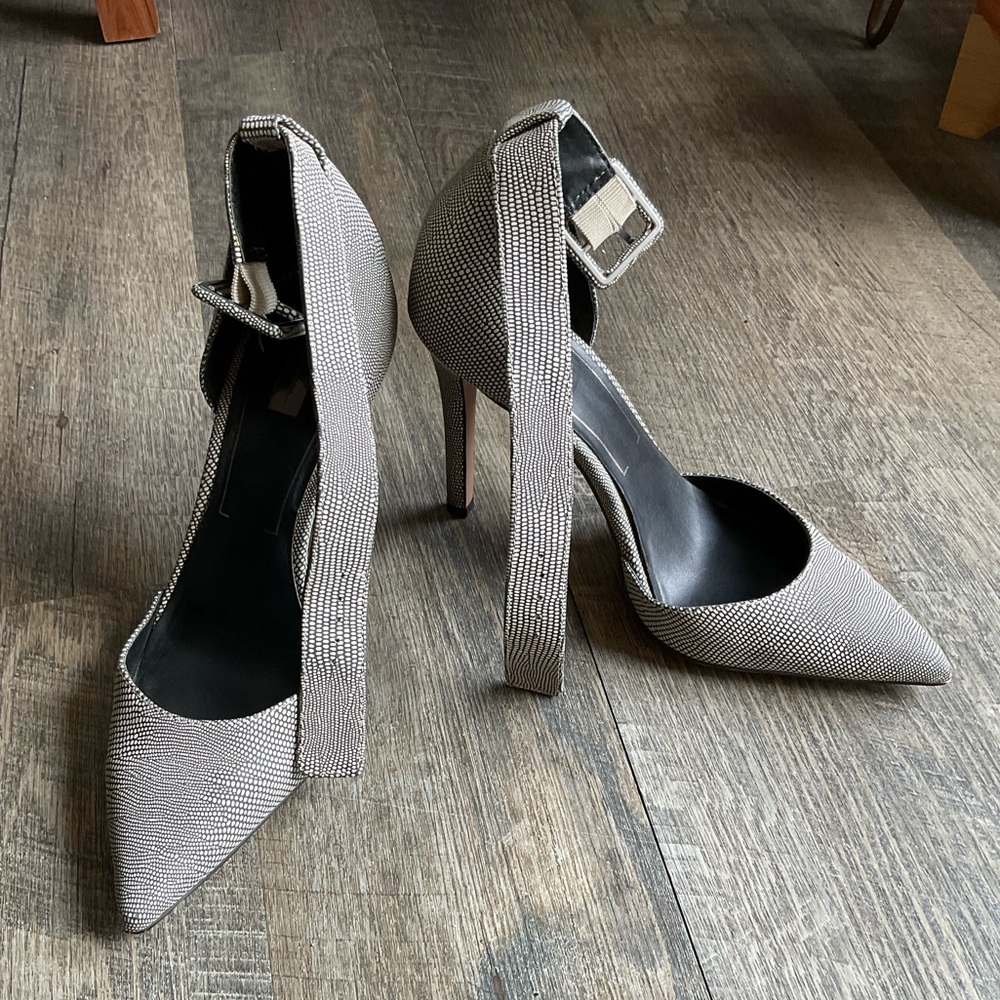 Jessica Simpson Cayna Pointed Toe